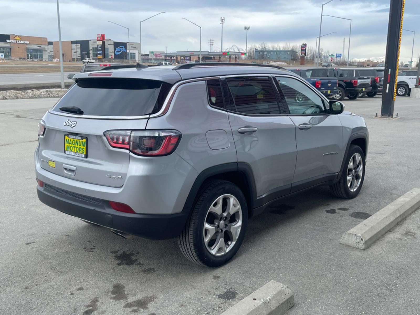 2021 SILVER /charcoal cloth JEEP COMPASS LIMITED (3C4NJDCB7MT) with an 2.4L engine, Automatic transmission, located at 1960 Industrial Drive, Wasilla, 99654, (907) 274-2277, 61.573475, -149.400146 - Photo #3